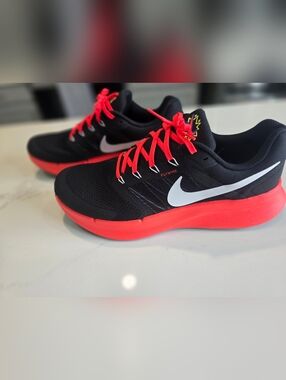 Nike Swift 3 Black & Hot Red Running Shoes Size 14 Like New